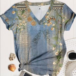 NWTS FLORAL BOXY V-NECK T-SHIRT (XL)